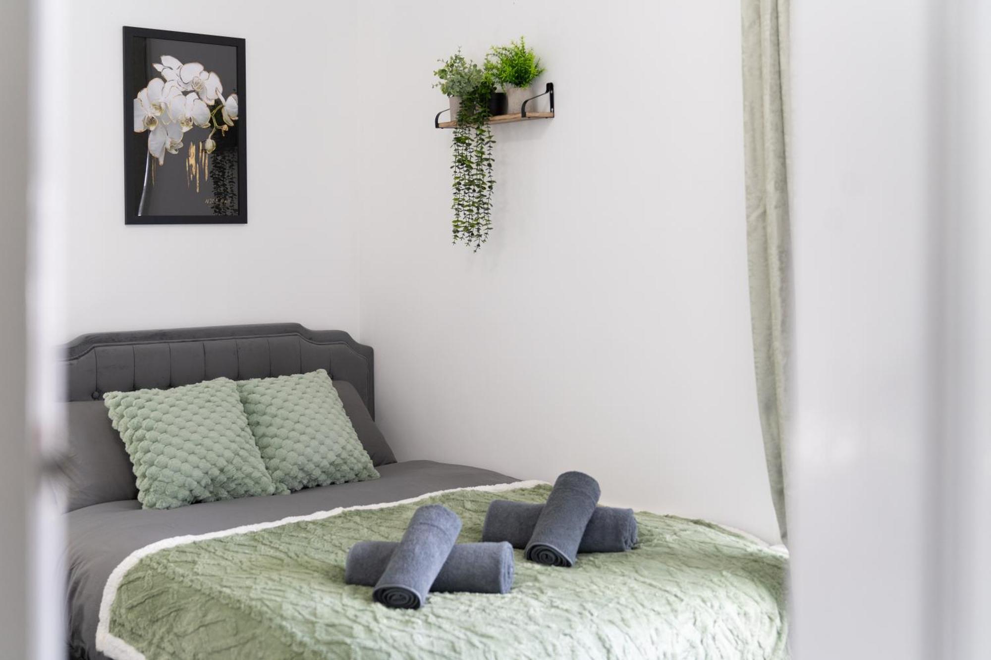 Open Mind - 6 Beds & Free Parking *